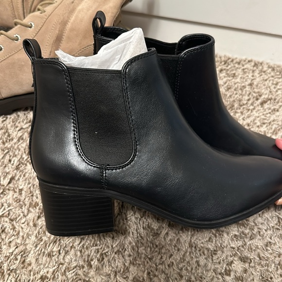 Boots - Picture 4 of 10